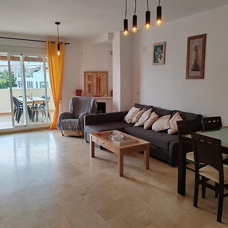 Seaview Apartment With Great Amenities & Facilities เบนัลมาเดนา ภายนอก รูปภาพ